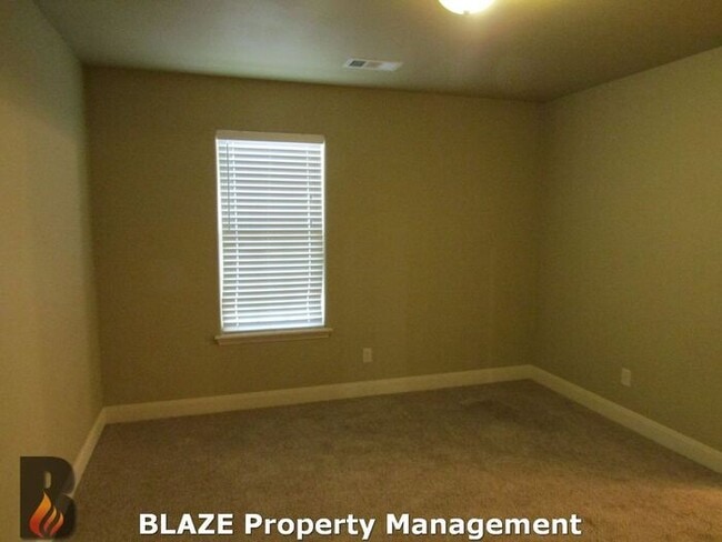Building Photo - Charming Corner Lot Home in Desirable City...
