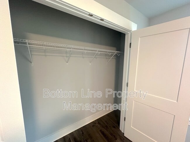 Building Photo - 3814 Starmount Ave