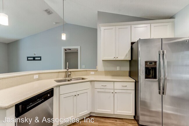 Building Photo - 3 br, 2 bath House - 321 S. 14th St