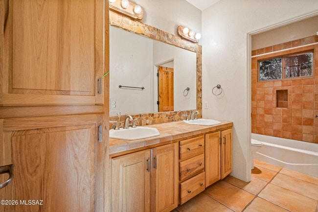 Building Photo - 6570 N Placita De Tia Ro