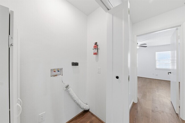 Building Photo - 8614 Oakford Dr