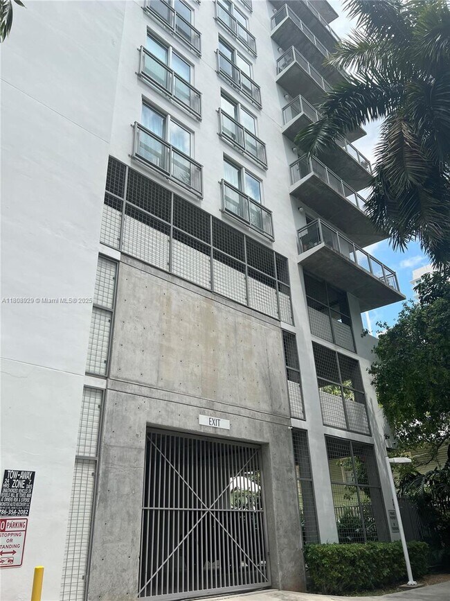 Building Photo - 455 NE 25th St