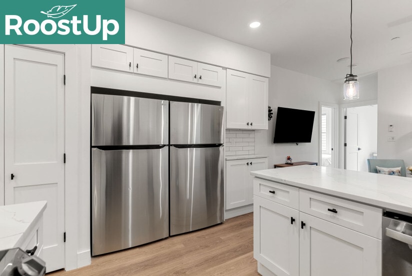 Building Photo - Furnished private bedroom with private ensuite bath