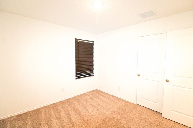 Building Photo - 3642 Millbrook Wy