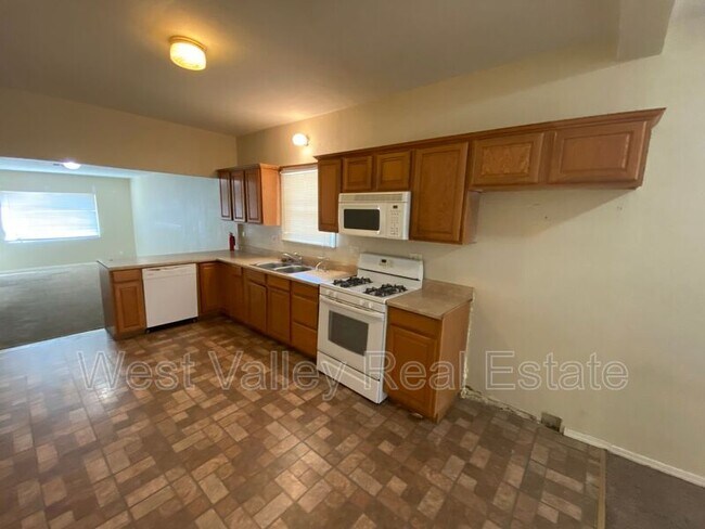 Building Photo - 122 Buena Vista Pl