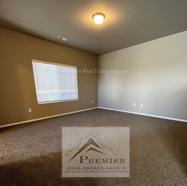 Building Photo - 7773 Sand Lake Heights