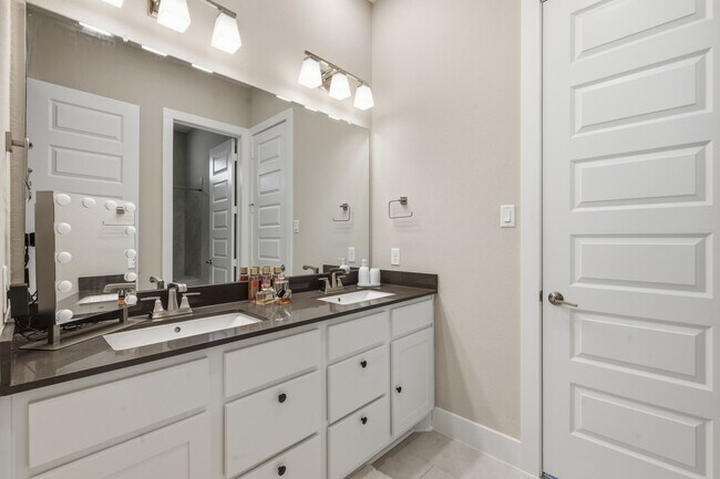 Building Photo - 28065 Willow Gln Dr
