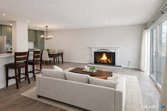 Building Photo - 10 Sugar Maple Ln