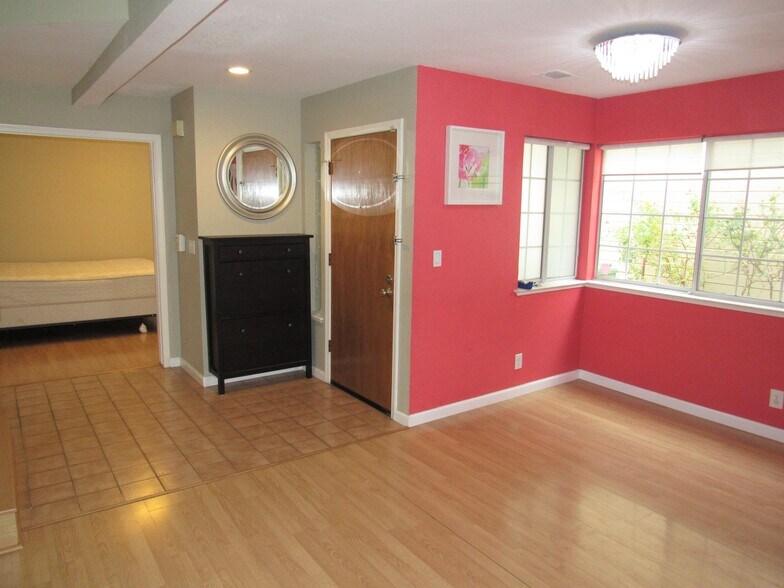 Building Photo - 34565 Vane Cmn