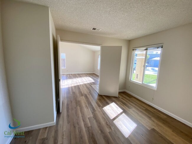 Building Photo - 421 Gwinn Ct