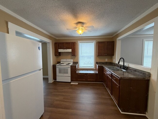 Building Photo - 145 Church St