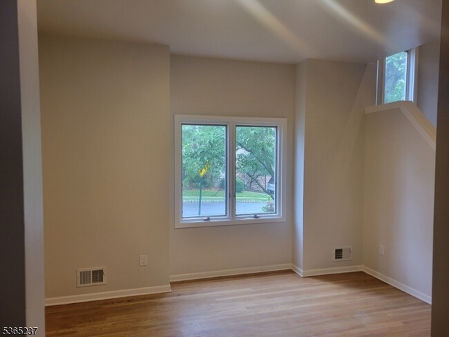 Building Photo - 151 Clarken Dr