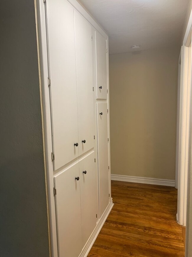 Building Photo - 541 Riverview Dr NW