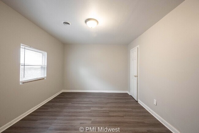 Building Photo - Modern Duplex in Prime Location - Perfect Rental Opportunity in Indianapolis!
