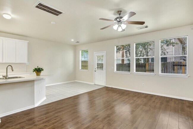 Building Photo - 39 S Camellia Grove Cir