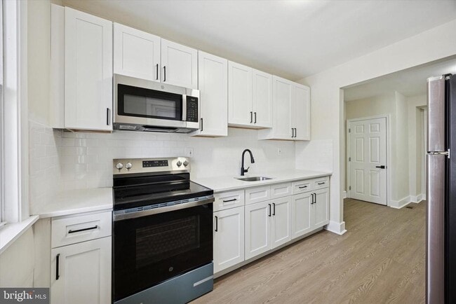 Building Photo - 4626 Van Kirk St