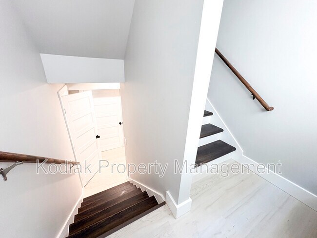 Building Photo - 1364 Petunia Ct