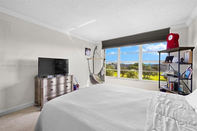 Building Photo - 3850 Oaks Clubhouse Dr