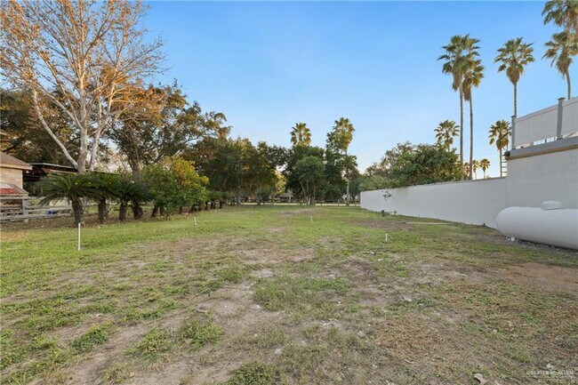 Building Photo - 812 Voltz Ln