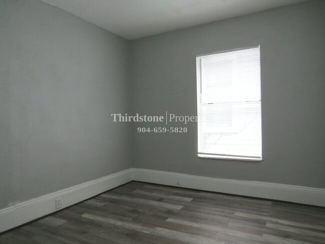 Building Photo - 1225 E 14th St