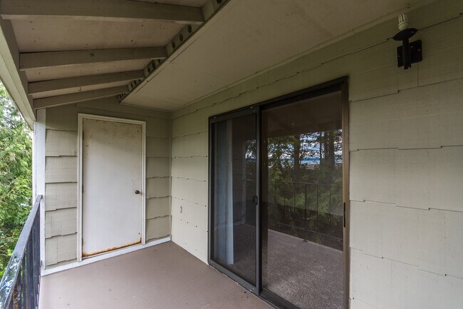 Building Photo - 2 Bed 1 Bath Condo in town