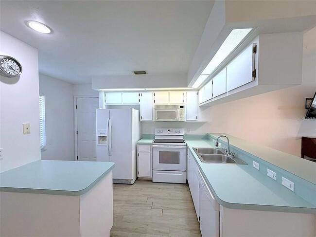 Building Photo - 504 Rose Apple Cir