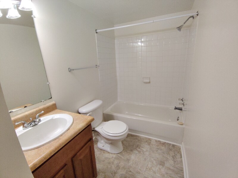 Building Photo - 600 Reusens Rd