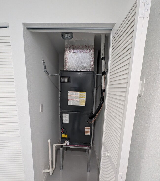 Building Photo - 26124 SW 146th Ave