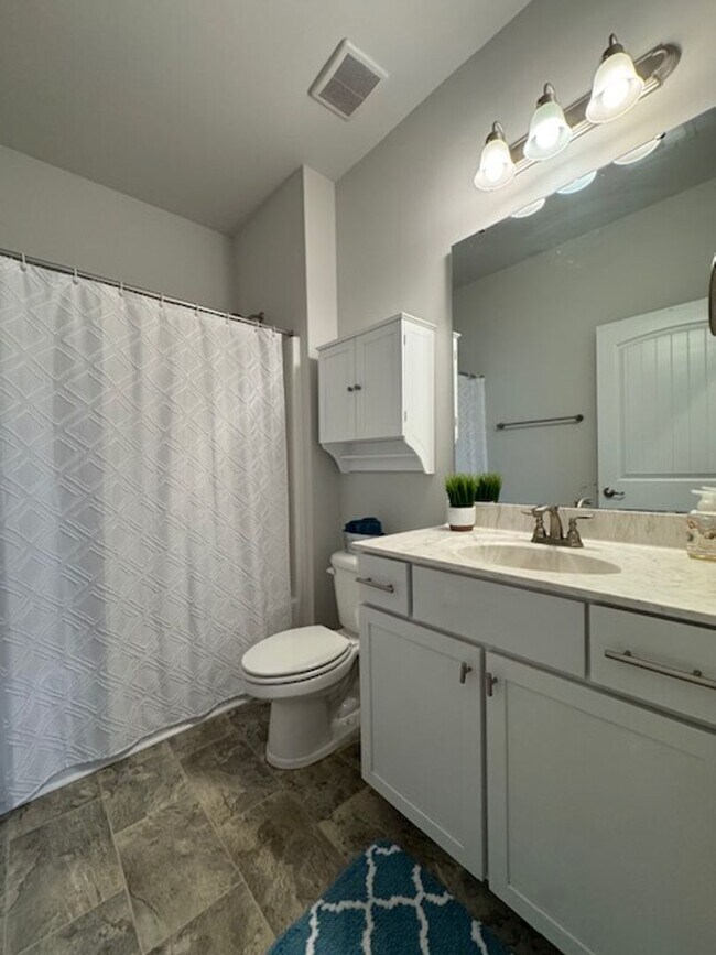 Building Photo - 208 S Merganser Dr