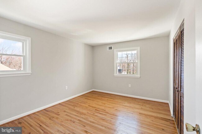 Building Photo - 9356 Birchwood Ct