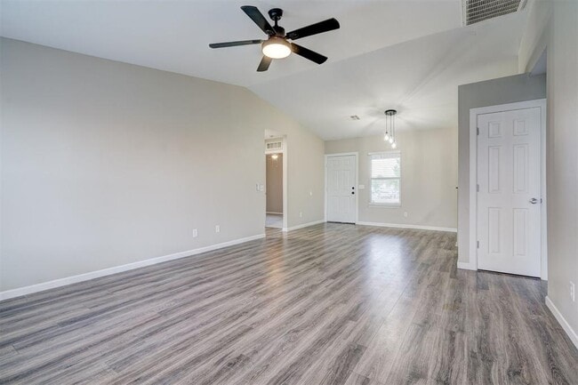 Building Photo - 10425 Aberdeen Dr