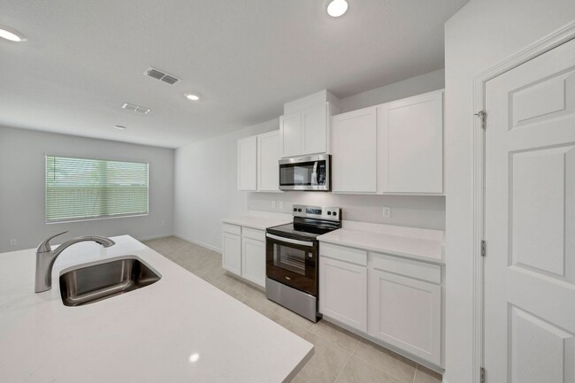 Building Photo - Spacious 4BR House in Port Saint Lucie