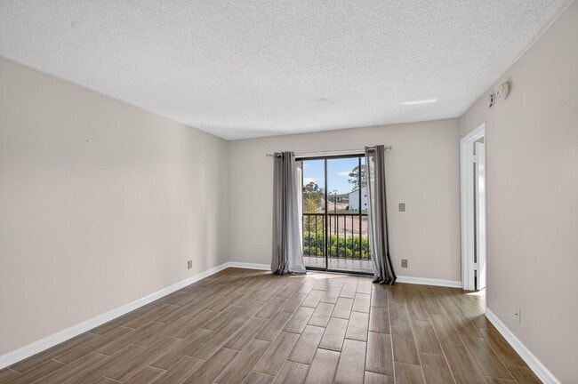 Building Photo - 7142 Golf Colony Ct