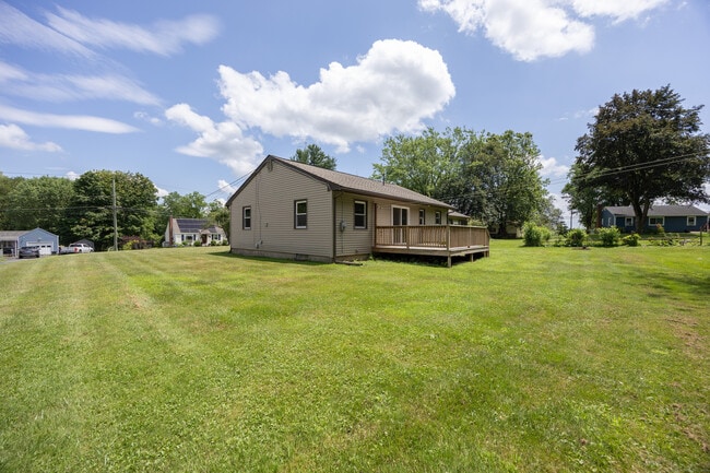 Building Photo - 27 Lathrop Dr