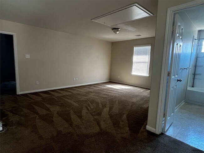 Building Photo - 10621 Sunflower Dr