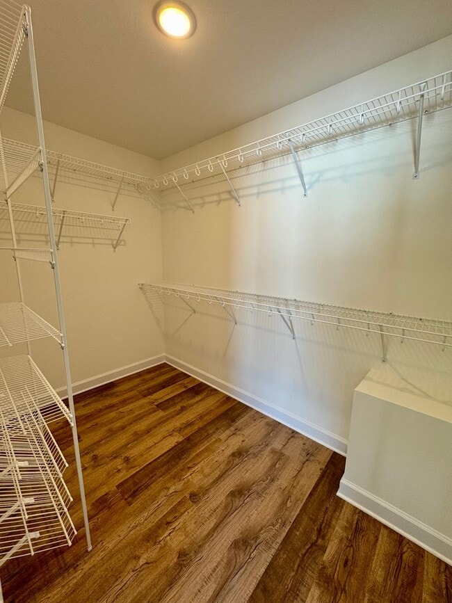 Building Photo - Like New Townhouse for Rent in Congers Creek