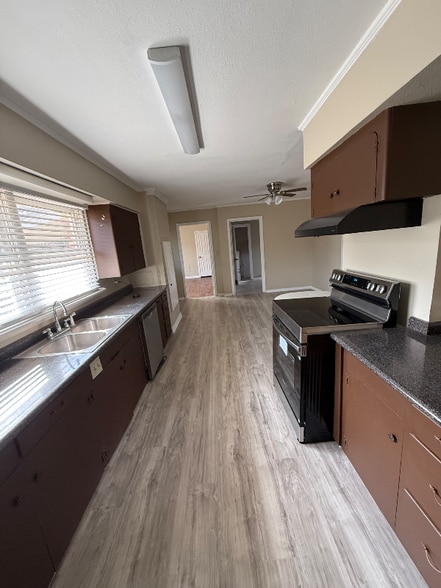 Building Photo - 212 Skyline Dr