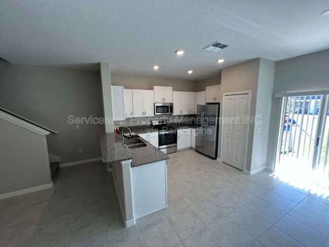 Building Photo - 9625 Pembrooke Pines Dr