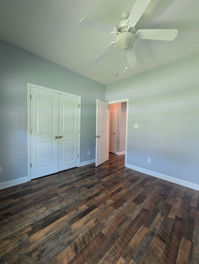 Building Photo - 305 Weatherford Dr