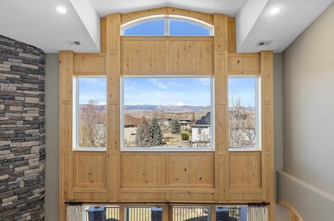 Building Photo - 348 Meadow View Pky