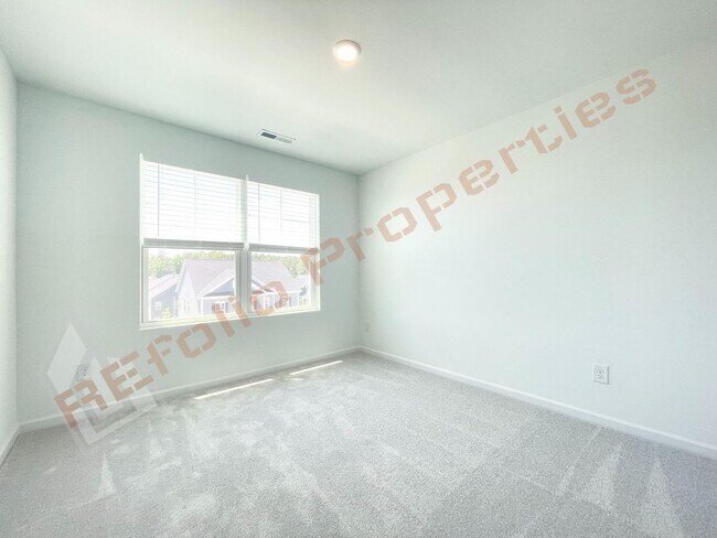 Building Photo - Brand New 3 Story 4 bedroom, 3.5 bathroom ...