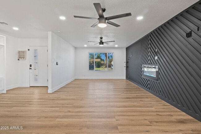 Building Photo - 2166 E Greenway Dr