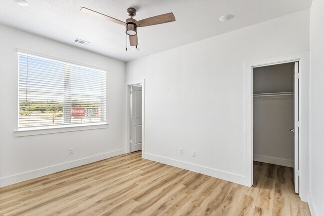 Building Photo - 2505 Benbrook Blvd