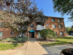 Building Photo - 1343 N Winslowe Dr