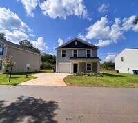 Building Photo - Gorgeous 3 bedroom, 2 1/2 bathroom two-sto...