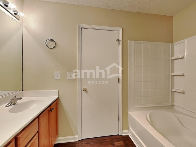 Building Photo - 819 Caledon Dr