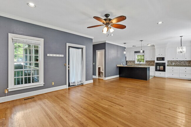 Building Photo - 710 Woodcreek Ct