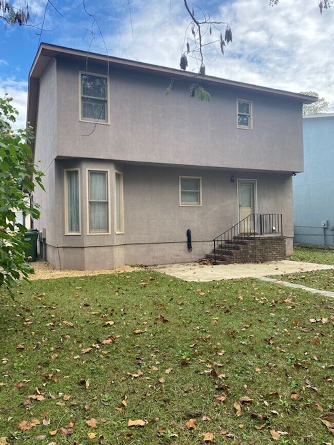 Building Photo - Quiet North Columbus Home