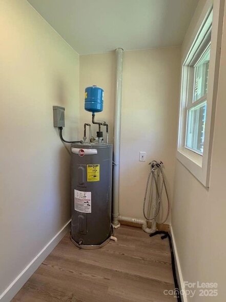 Building Photo - 19612 Oak St