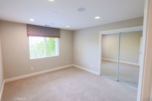 Building Photo - 3294 Ledgewood Cir